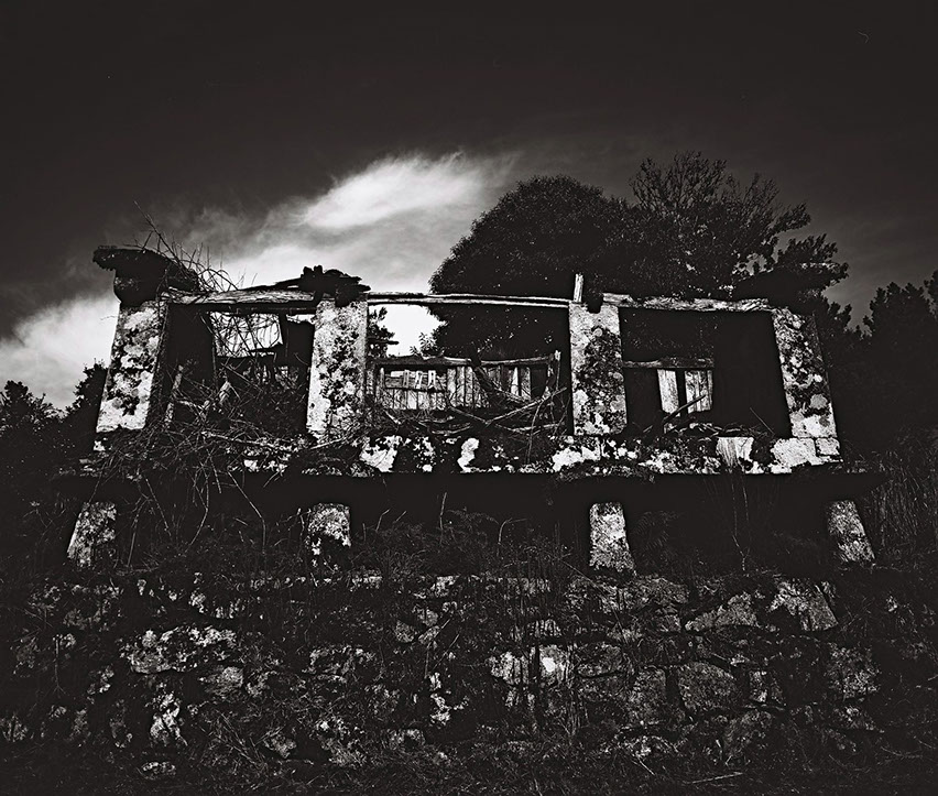 Vue d'un Horeo galicien, dit cabaceiro, en ruine