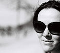 Portrait de ma copine avec ses lunettes de soleil