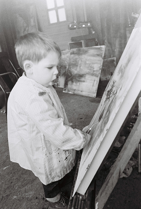 Portrait du fils d'un ami en train de peindre une toile