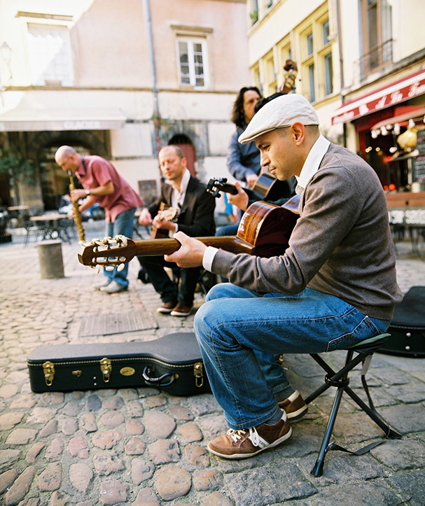 Portrait du groupe Swing Traffic en concert à Lyon