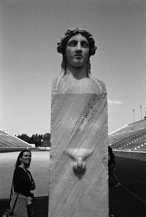 Vue d'une porte condamnée sur une église orthodoxe sur l'ïle de Milos en Grêce