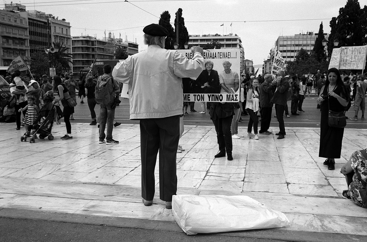 Vue d'une porte condamnée sur une église orthodoxe sur l'ïle de Milos en Grêce